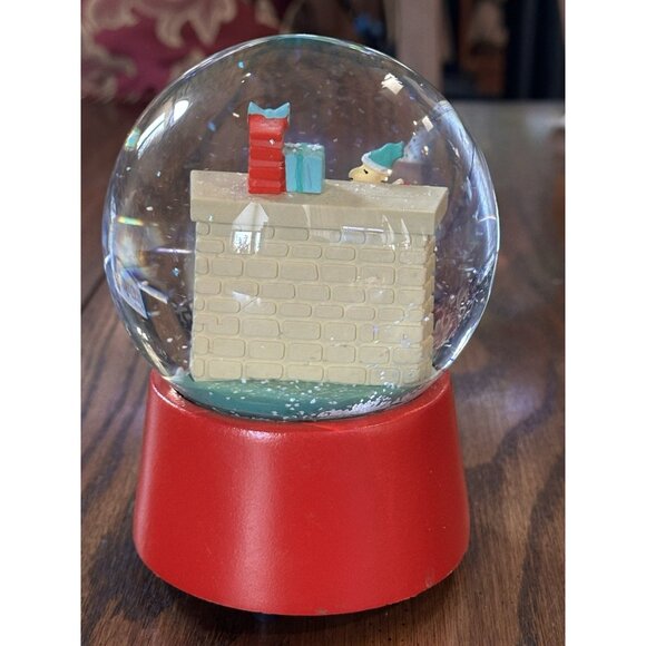 Peanuts Snoopy & Woodstock Musical Snowglobe Plays Jingle Bells - Picture 4 of 5
